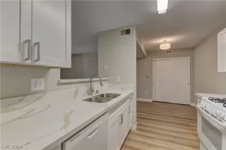 Photo #6: 2603104 Listing