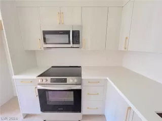 Photo #4: 2603197 Listing 