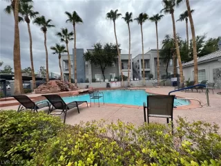 Photo #2: 2603202 Listing 