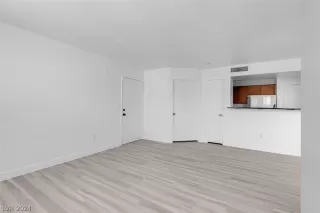 Photo #5: 2603343 Listing