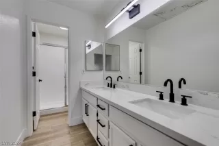 Photo #3: 2603353 Listing