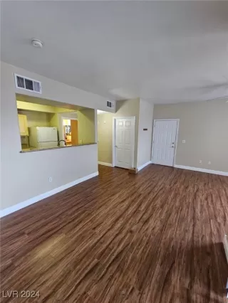 Photo #5: 2603398 Listing