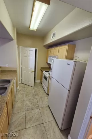 Photo #6: 2603398 Listing