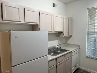 Photo #4: 2603403 Listing 