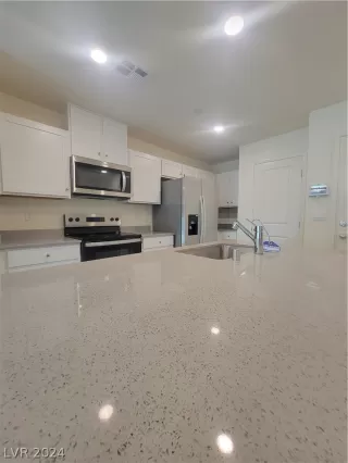 Photo #2: 2603476 Listing 