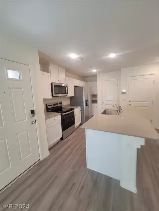 Photo #4: 2603476 Listing 