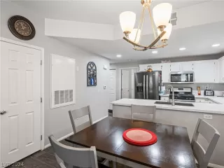 Photo #6: 2603600 Listing