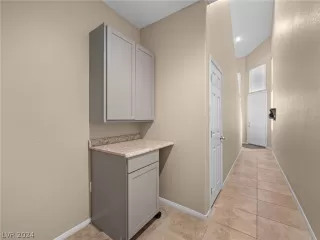 Photo #4: 2603601 Listing