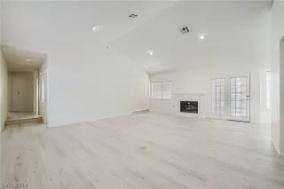 Photo #5: 2603681 Listing