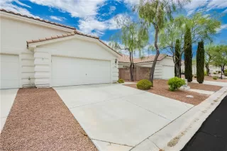 Photo #3: 2603768 Listing