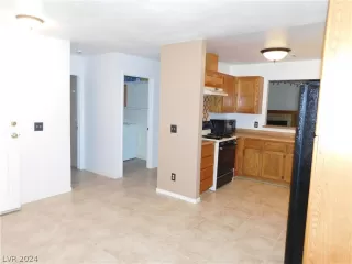 Photo #5: 2603841 Listing