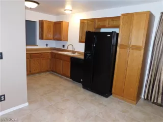 Photo #6: 2603841 Listing