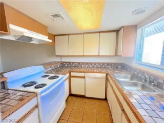 Photo #3: 2603844 Listing 