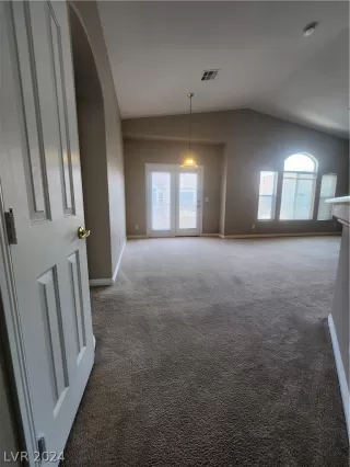 Photo #5: 2603920 Listing 