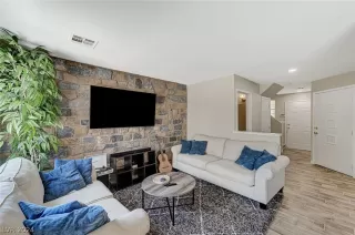 Photo #4: 2603929 Listing