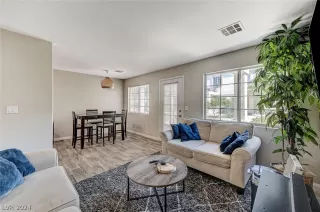 Photo #5: 2603929 Listing