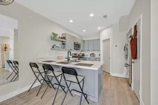 Photo #5: 2603979 Listing