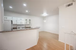 Photo #2: 2604005 Listing 