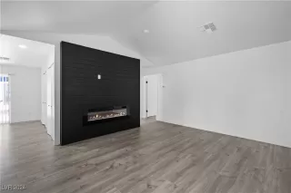 Photo #2: 2604066 Listing