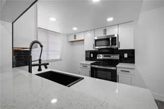 Photo #6: 2604066 Listing