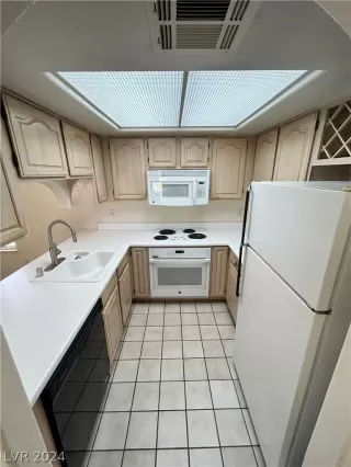 Photo #3: 2604178 Listing 