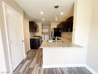 Photo #5: 2604302 Listing 