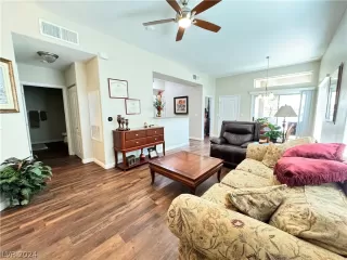 Photo #4: 2604355 Listing