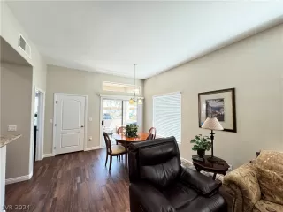 Photo #5: 2604355 Listing