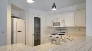 Photo #3: 2604360 Listing 