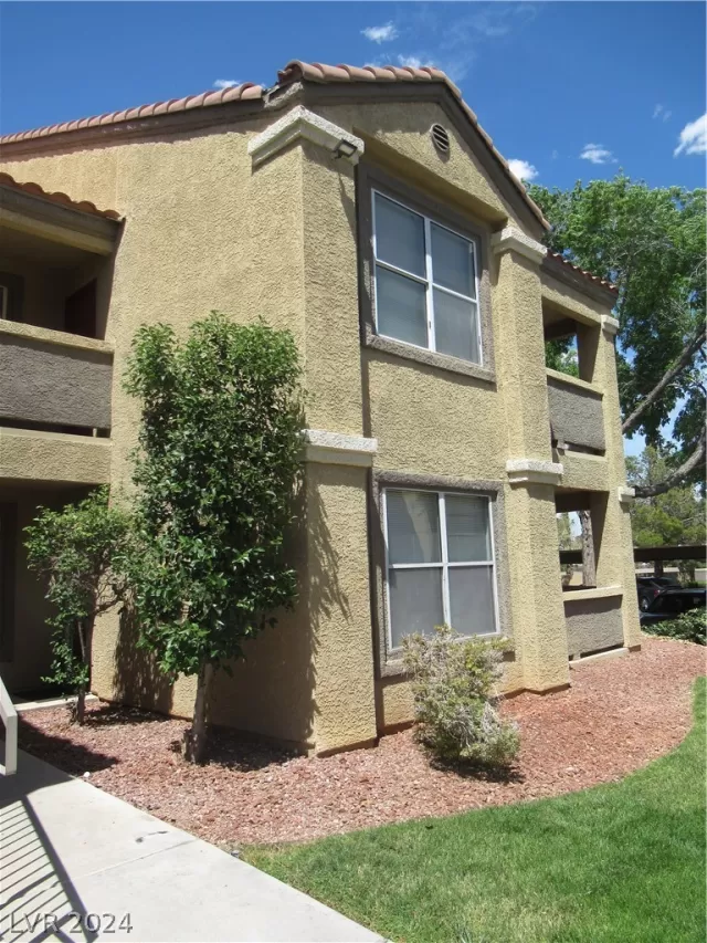 MLS: 2604361 Condo For Sale