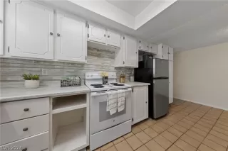 Photo #2: 2604362 Listing