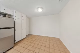 Photo #5: 2604362 Listing