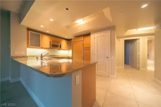 Photo #1: 2604389 Listing 