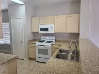 Photo #5: 2604435 Listing 