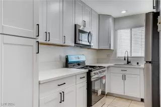 Photo #2: 2604500 Listing