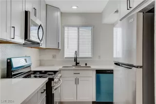 Photo #3: 2604500 Listing