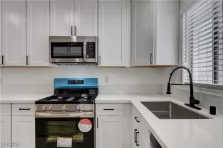 Photo #4: 2604500 Listing