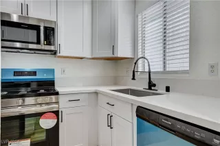 Photo #5: 2604500 Listing