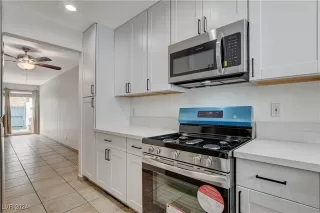 Photo #6: 2604500 Listing