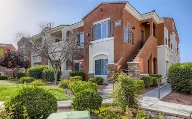 MLS: 2604581 Condo For Sale