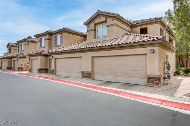 MLS: 2604624 Condo For Sale