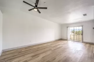 Photo #5: 2604666 Listing