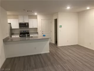 Photo #5: 2604702 Listing 