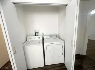 Photo #6: 2604737 Listing