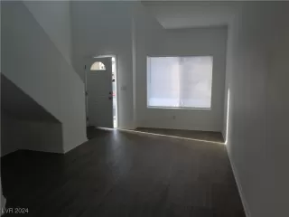 Photo #2: 2604759 Listing