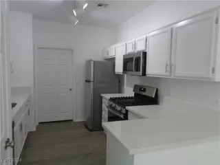 Photo #5: 2604759 Listing