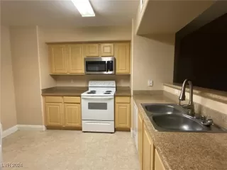 Photo #2: 2604796 Listing 