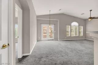 Photo #6: 2604809 Listing