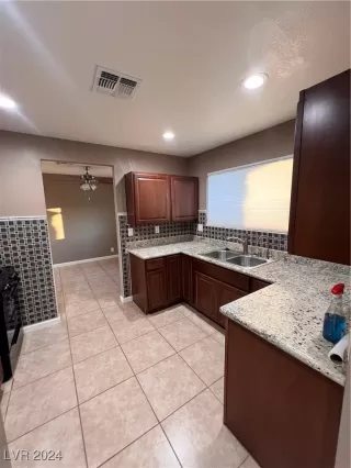 Photo #3: 2604831 Listing 