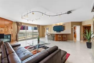 Photo #2: 2604938 Listing 